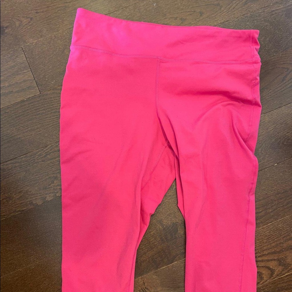 Gap large cropped workout leggings